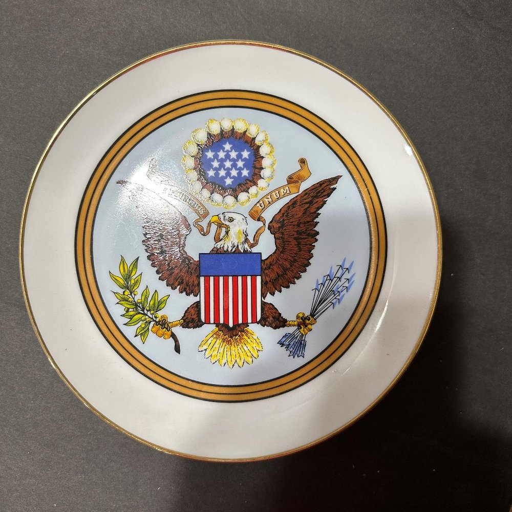 The great seal of the United States of America plate